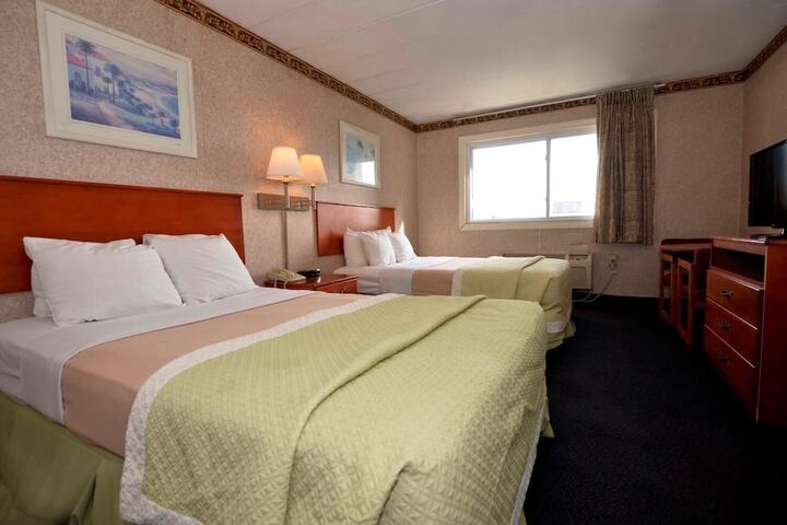 Room 17 of 28