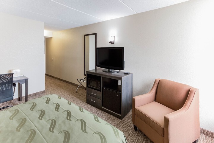Room 9 of 32