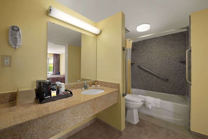 Room 7 of 12