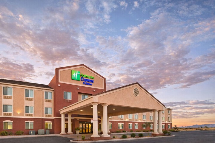Holiday Inn Express & Suites Willcox by IHG