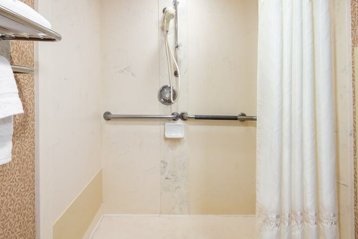 Room 10 of 29