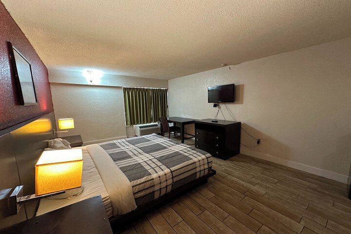 Room 11 of 14