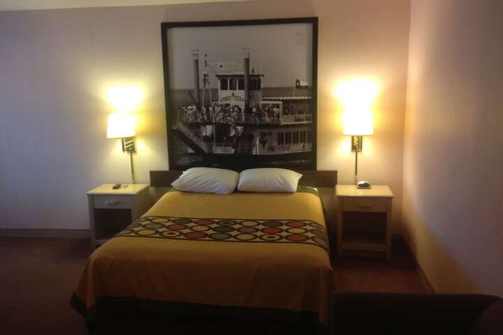 Room 15 of 33
