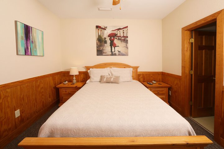 Room 32 of 46