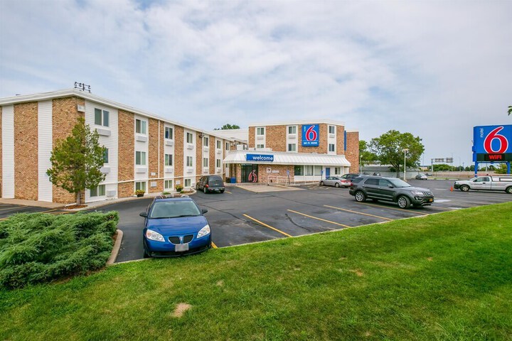 MOTEL 6 MINNEAPOLIS AIRPORT - MALL OF AM