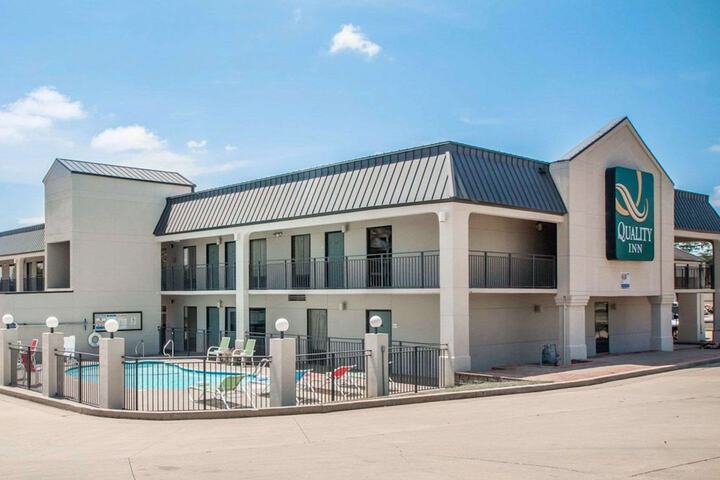 Quality Inn US65 & E. Battlefield Rd. Springfield