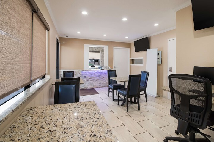 Business Center 24 of 24