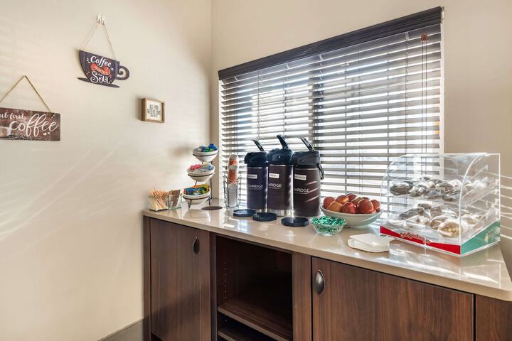 Country Inn & Suites by Radisson Watertown, SD