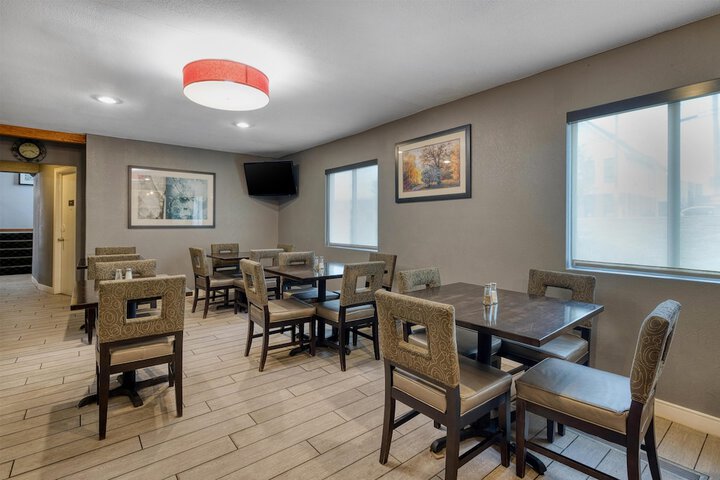 SureStay by Best Western Kansas City Country Inn North