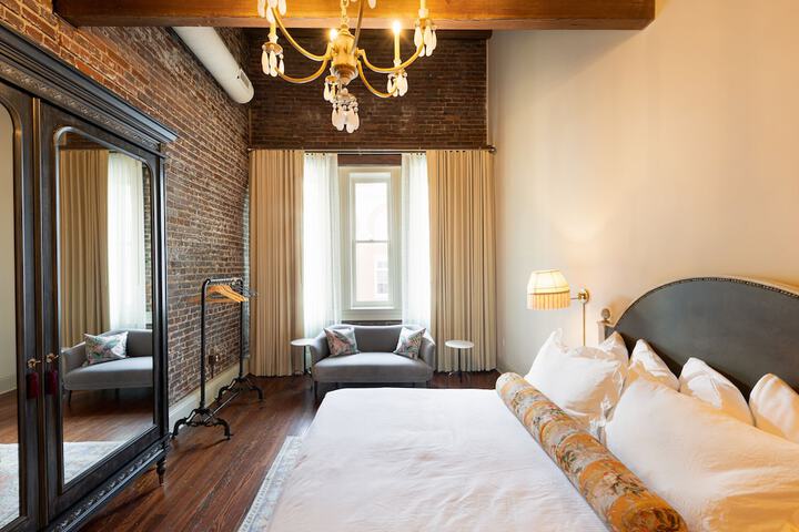 Hotel Cleo Knoxville Downtown, a Tribute Portfolio Hotel
