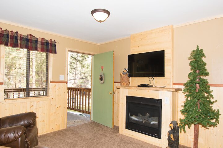 Upper Canyon Inn & Cabins