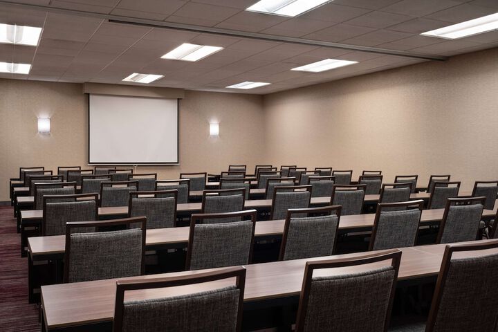 Ballroom/Hall 31 of 37