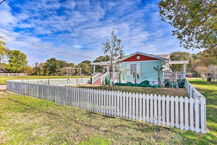 Walk to Cedar Creek Reservoir: Home w / Fire Pit!