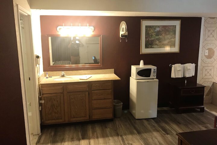 Room 17 of 31