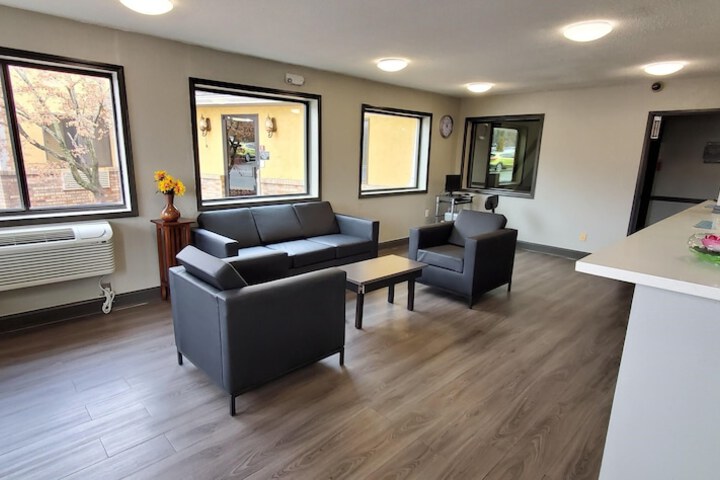 Super 8 by Wyndham Paris