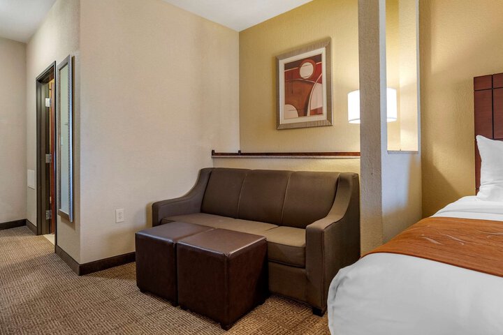 Room 16 of 32