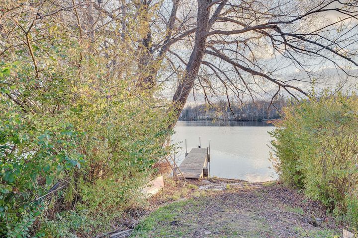 Cozy Pennsylvania Home w / Fire Pit & Dock Access!