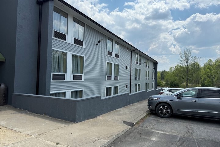 Holiday Lodge Hotel & Conference Center