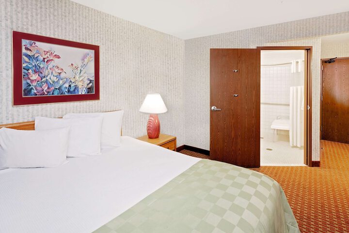 Room 9 of 19