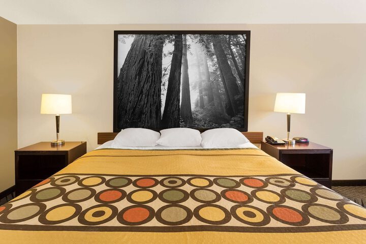 Super 8 by Wyndham Fortuna