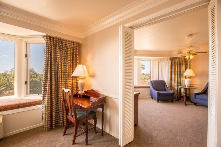 Room 15 of 33