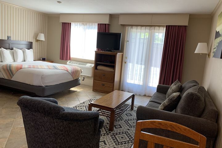 Coachman Inn & Suites