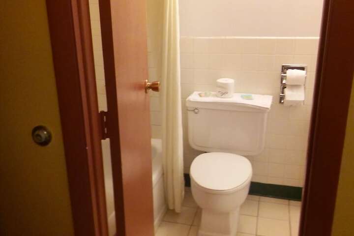 Room 17 of 18