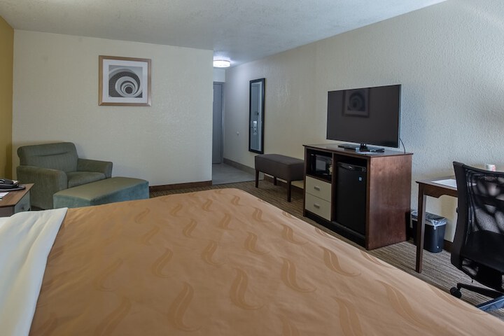 Quality Inn & Suites Portage Central