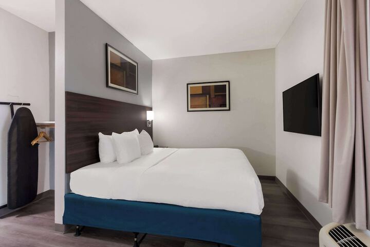 Room 30 of 43