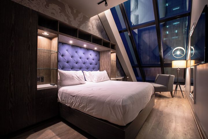 Room 32 of 83