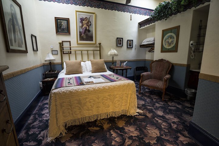 Room 16 of 37