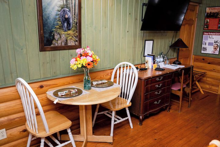 Mountain Aire Cottages Inn & Glamping