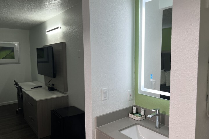 Room 19 of 29