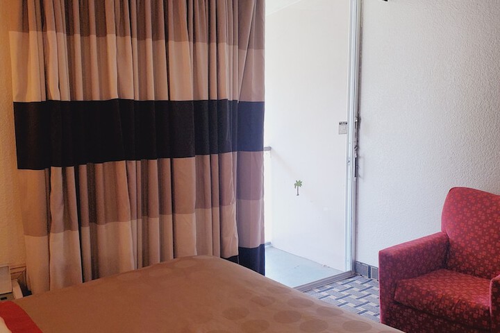 Room 16 of 37