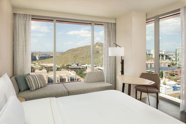 Room 43 of 114