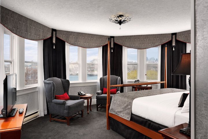 Room 32 of 57