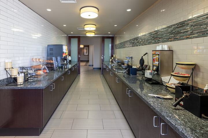 La Quinta Inn & Suites by Wyndham Dallas - Hutchins