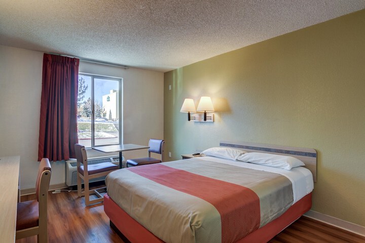 Room 15 of 33