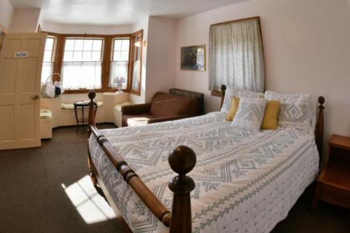 Hawk Mountain Lodge
