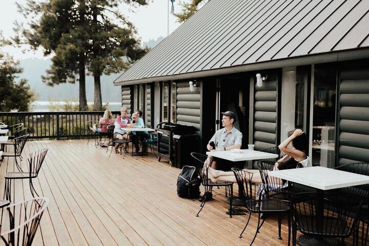 The Suttle Lodge & Boathouse