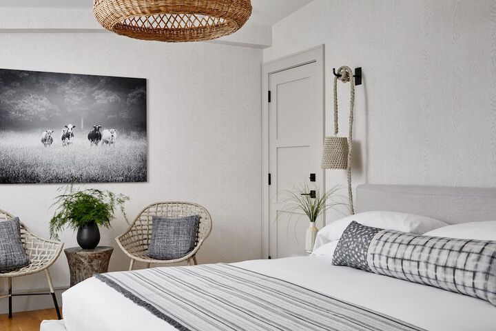 Room 25 of 33