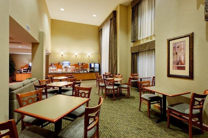 Holiday Inn Express Hotel & Suites Rochester - Victor by IHG