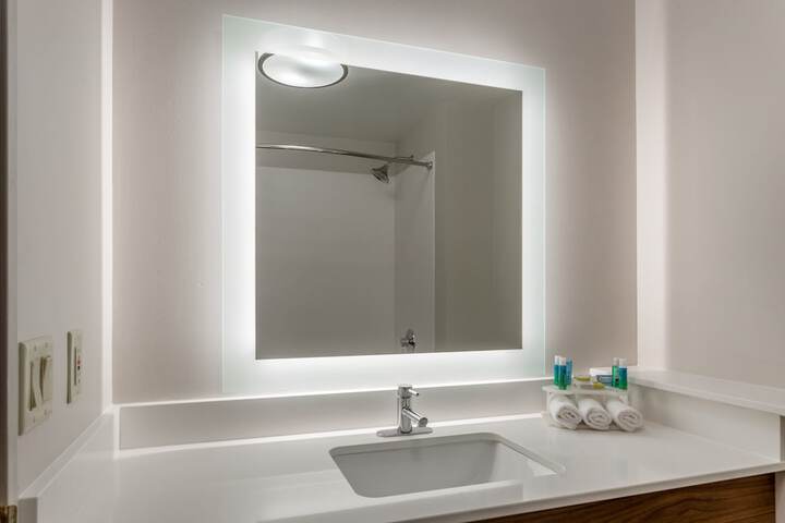 Holiday Inn Express Hotel & Suites Burlington by IHG