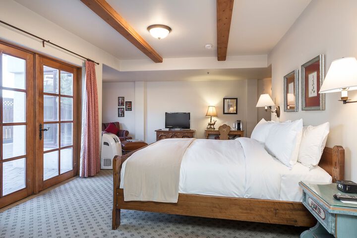 Goldener Hirsch Auberge Collection