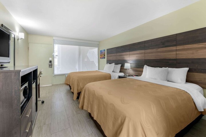 Room 9 of 32