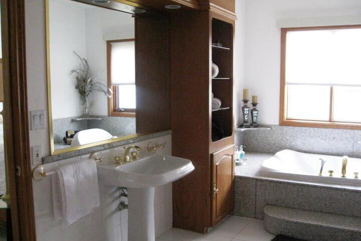 Rolling Hills Country Resort Bed and Breakfast