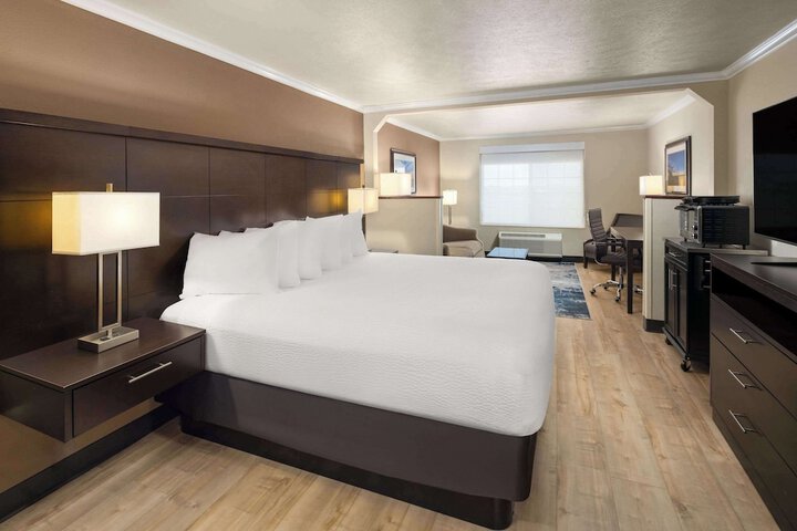 Ramada by Wyndham Moses Lake