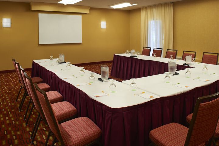 Courtyard by Marriott Detroit Metropolitan Airport Romulus