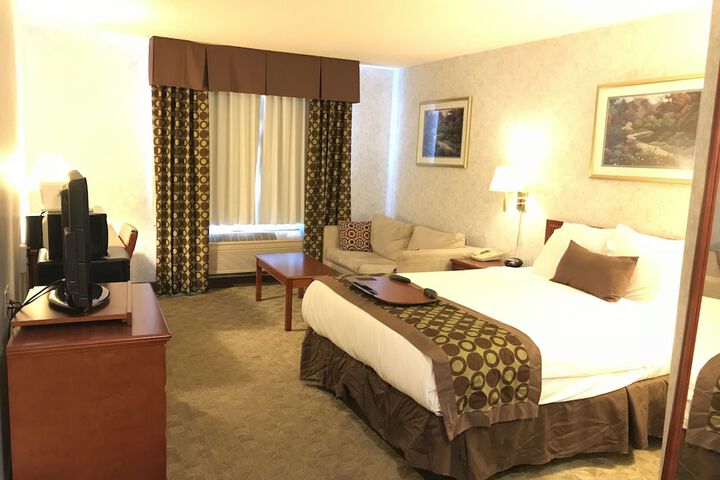 Room 6 of 28