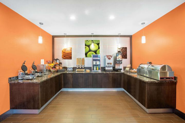 Breakfast/Coffee Service 32 of 36